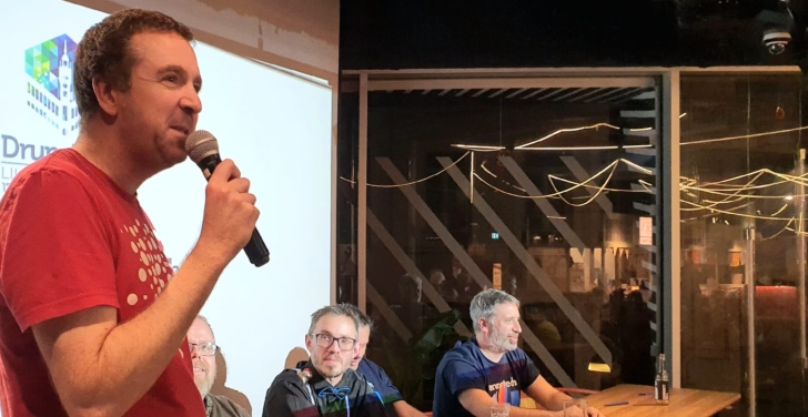 Alan Burke, the quizmaster of Trivia Night at DrupalCon Lille